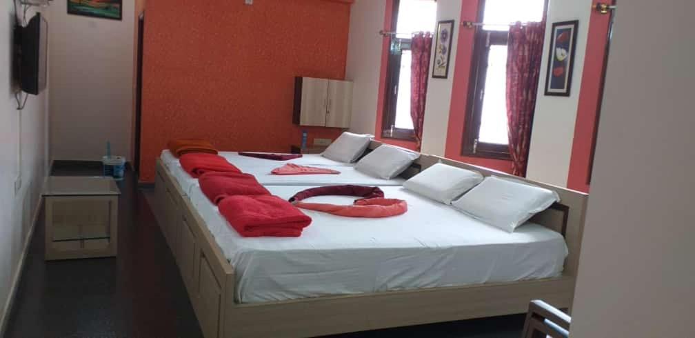 Mango Tree Homestay Hampi Bagian luar foto