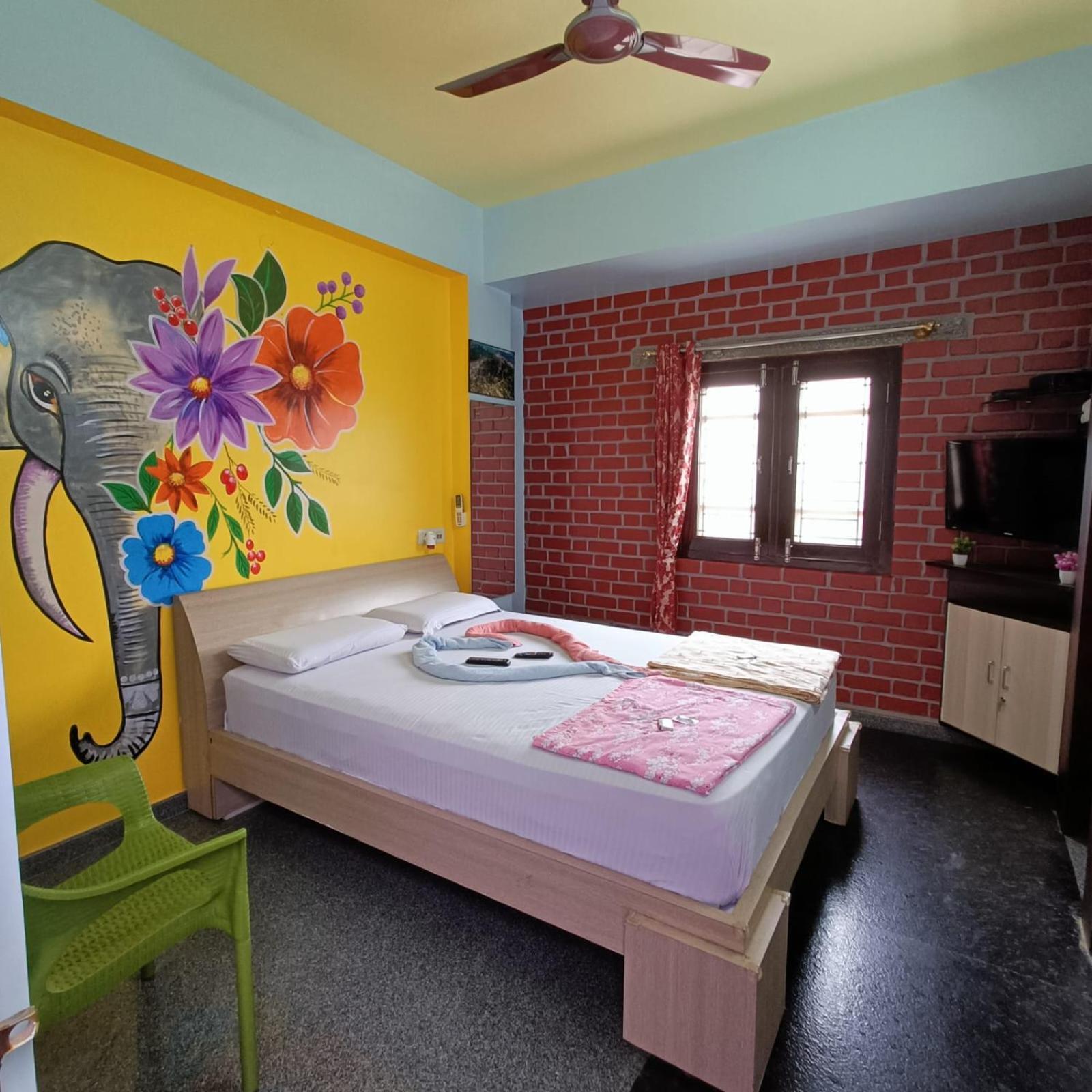 Mango Tree Homestay Hampi Bagian luar foto
