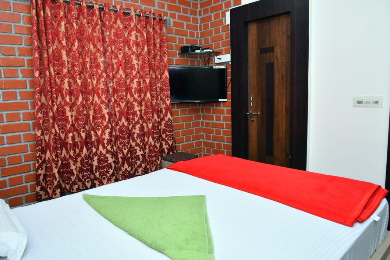 Mango Tree Homestay Hampi Bagian luar foto
