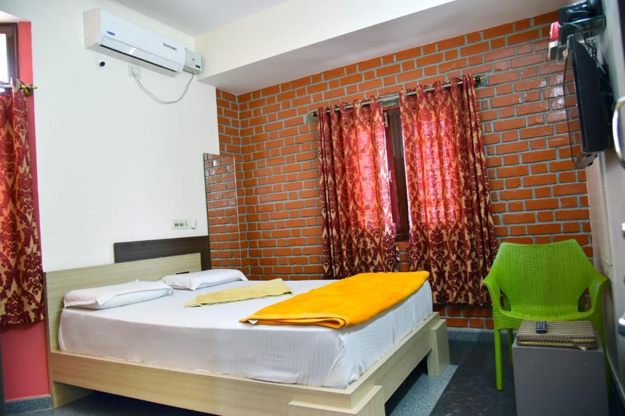 Mango Tree Homestay Hampi Bagian luar foto