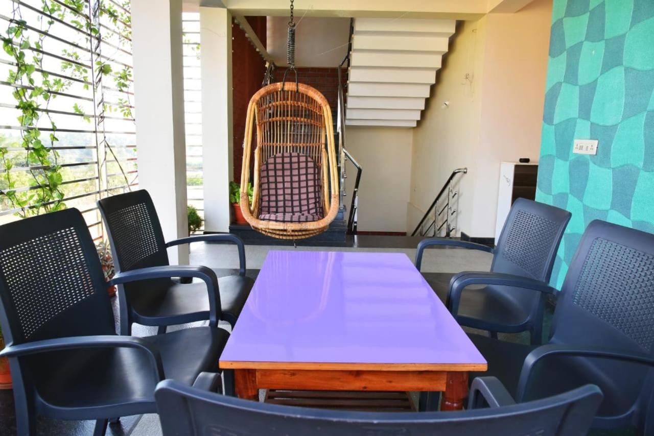 Mango Tree Homestay Hampi Bagian luar foto