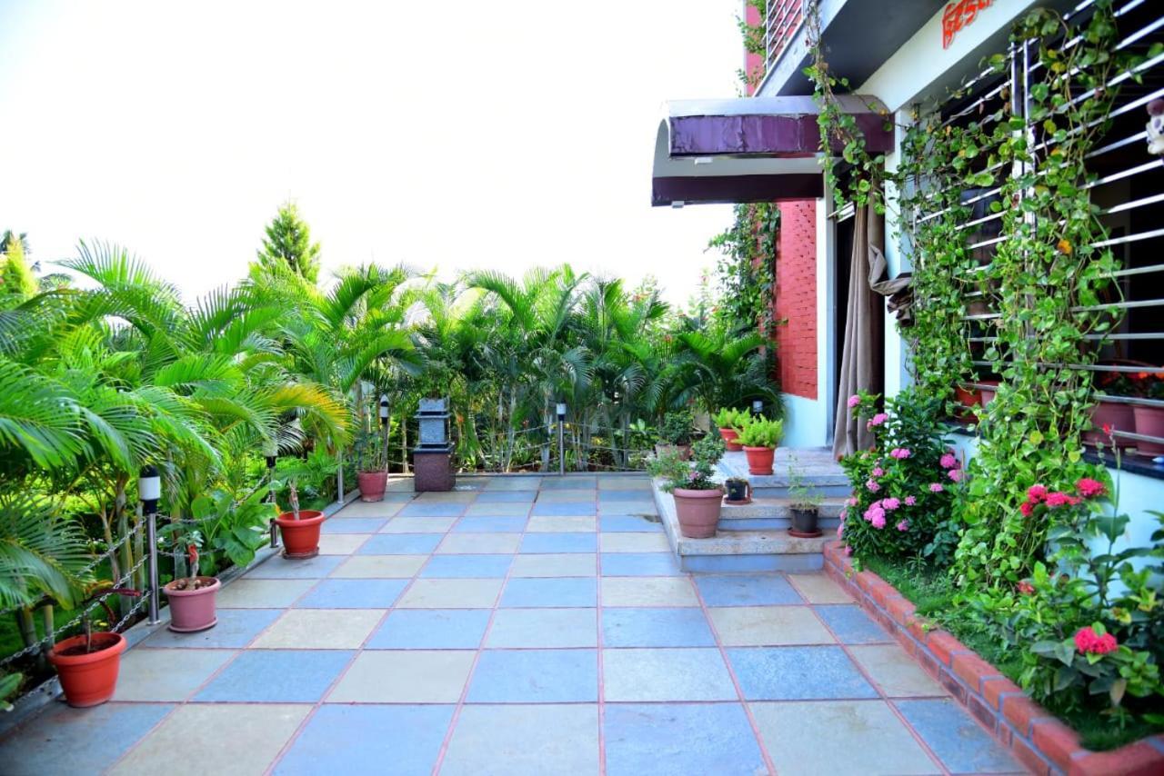Mango Tree Homestay Hampi Bagian luar foto