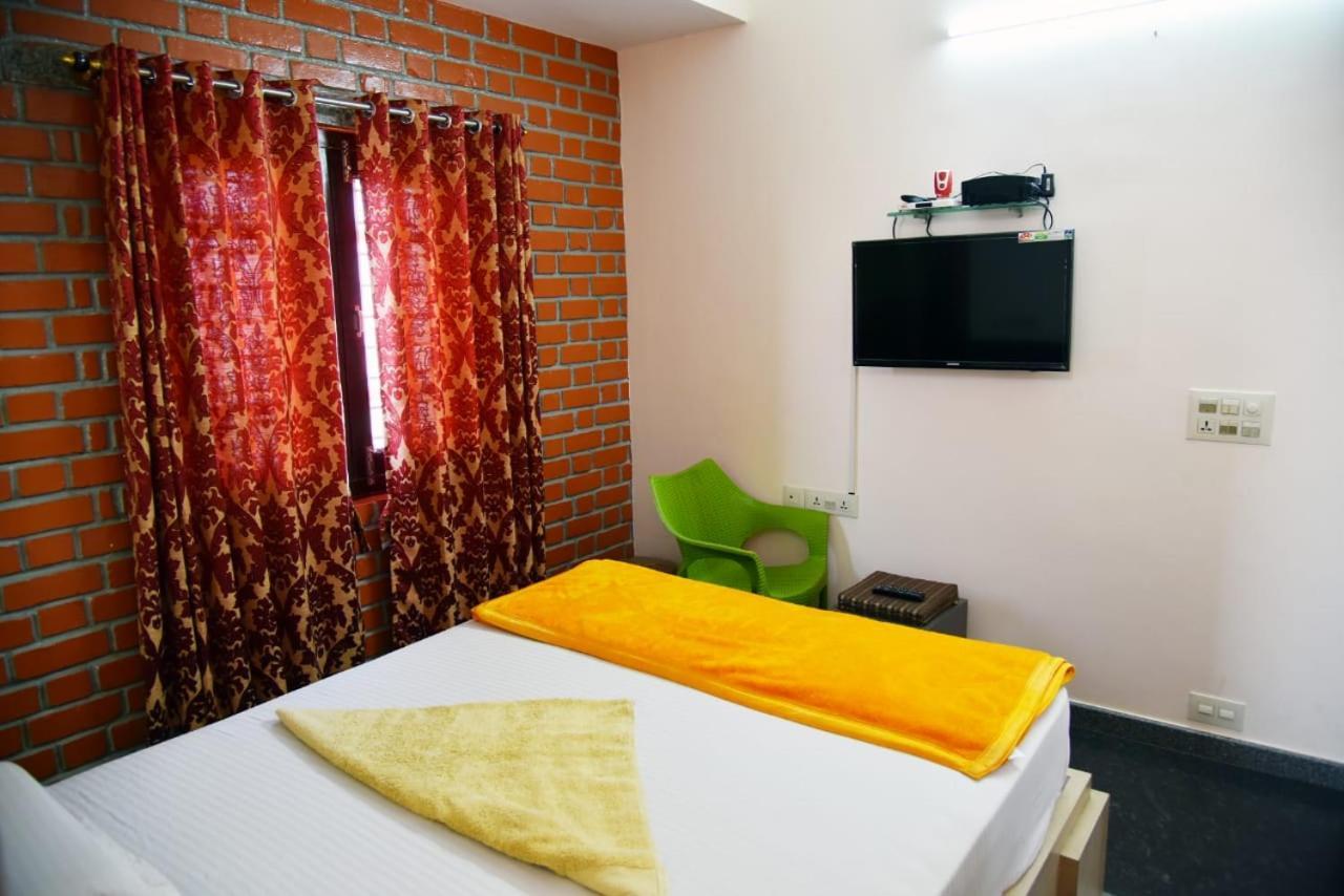 Mango Tree Homestay Hampi Bagian luar foto
